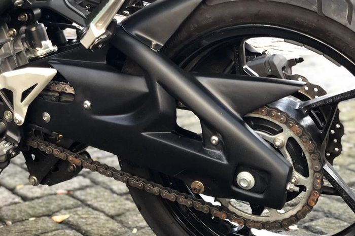 Swing arm model ZX-10R dari bahan fiber