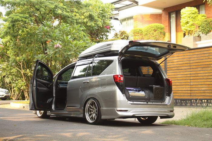 Toyota Kijang Innova Reborn Nanda, keren luar dalam dan hobinya dengar musik dangdut