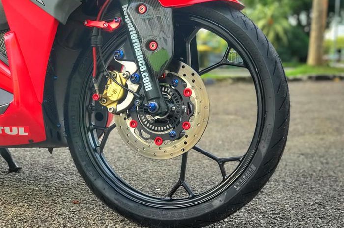 Ilustrasi cakram floating di motor