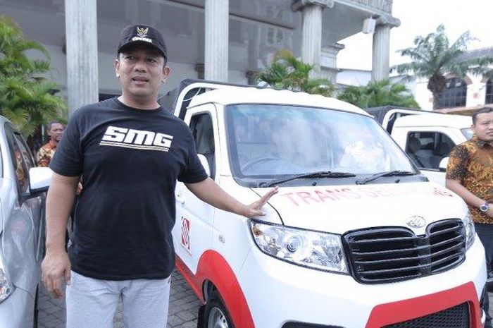 Walikota Semarang Hendrar Prihadi membeli dua unit Esemka Bima untuk operasional BRT Trans Semarang