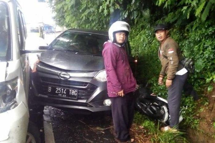 Daihatsu Sigra, Luxio dan Honda Vario kecelakaan beruntun di kawasan Puncak