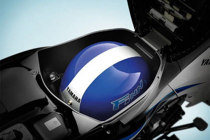 Bagasi Yamaha Finn muat helm half face