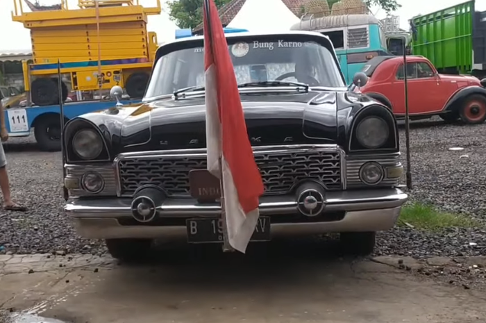 GAZ-13 Chaika, mobil kepresidenan era Ir Soekarno yang dibawa dari Uni Soviet.