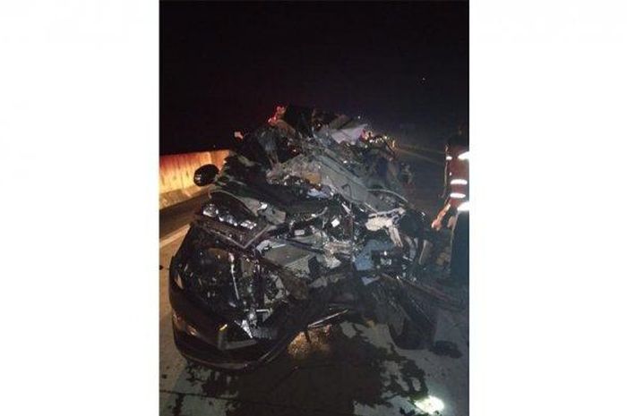 Kecelakaan antara Kijang Innova dengan nomor polisi (nopol) B 198 RM dan truk terjadi di Tol Bawen Salatiga, Jumat (7/2/2020).