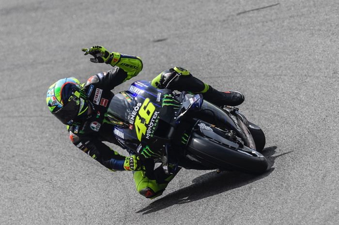 Valentino Rossi memang cuma jadi tercepat kelima di hasil keseluruhan tes pramusim MotoGP 2020 Sepang, tapi Valentino Rossi senangnya minta ampun. Gelagat bagus buat MotoGP 2020 nih?