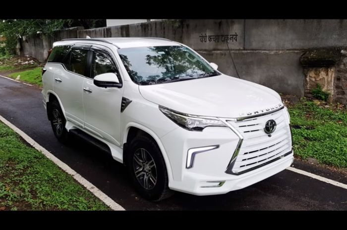 Modifikasi Toyota Fortuner berjubah serba putih