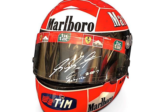 Penampakan helm Michael Schumacher di ajang Grand Prix F1 Malaysia 2001