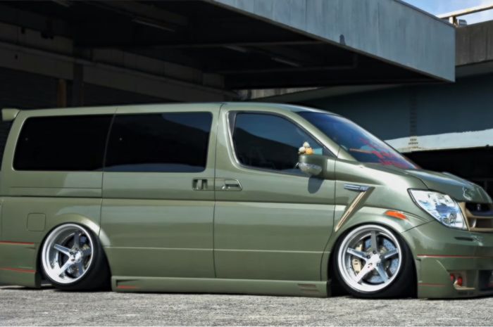 Modifikasi Nissan Elgrand E51 yang diubah jadi ceper