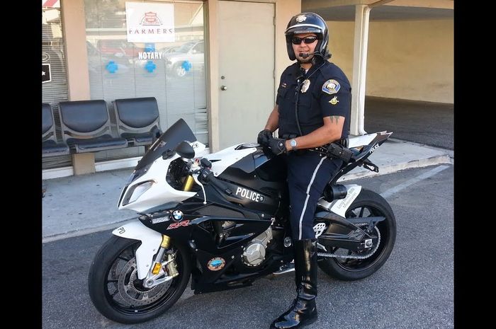 Polisi dengan BMW S1000RR di Amerika Serikat