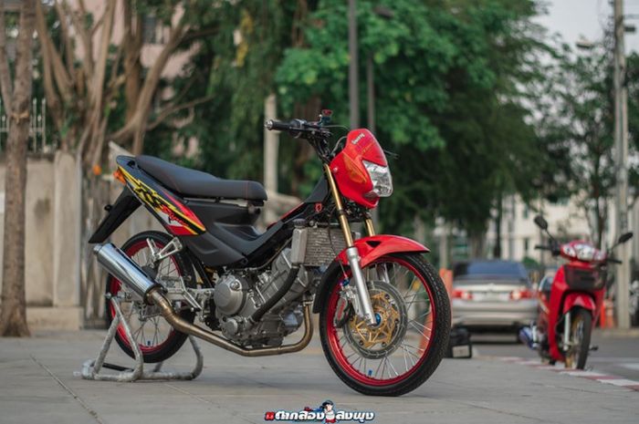 Modifikasi Honda Sonic 125 bermesin Honda CBR250R