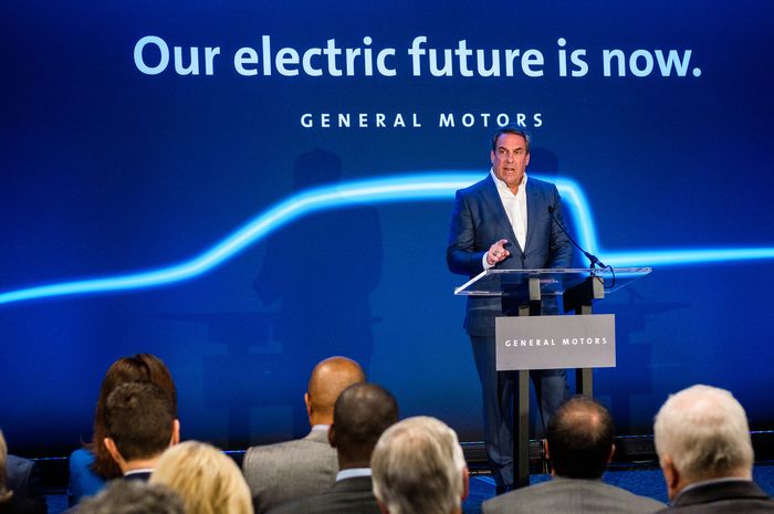 Presiden General Motors, Mark Reuss saat mengumumkan akan menginvestasikan pengembangan mobil listrik dan otonom