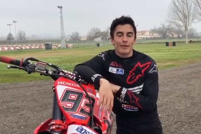 Marc Marquez latihan motocross di hari ulang tahunnya. 