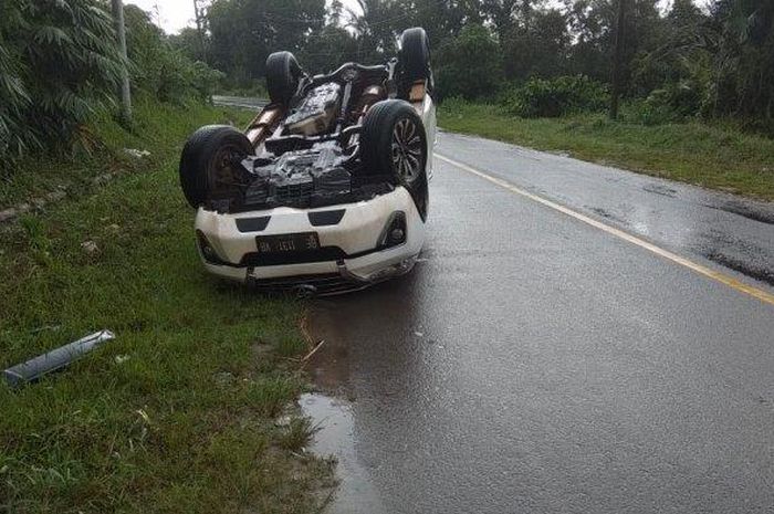 Toyota All New Fortuner VRZ terbalik di Bangka Selatan akibat jalan licin