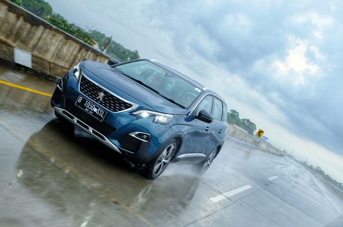 Ilustrasi Peugeot 5008 Allure Plus