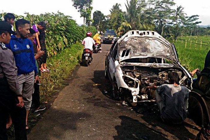 Peugeot 206 XR 1.4 yang terbakar di Karangklesem, Karangtalun, Bobotsari, Purbalingga, Jateng