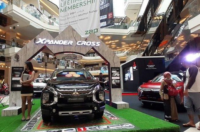 Stand Mitsubishi di Paragon Mall Semarang