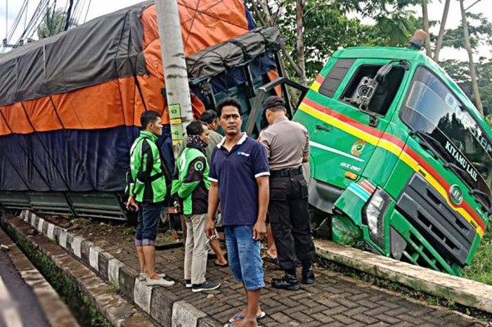 Kecelakaan beruntun terjadi di Jalan Raya Ungaran-Bawen, Senin (24/2/2020), sekitar 07.30 WIB pagi.   