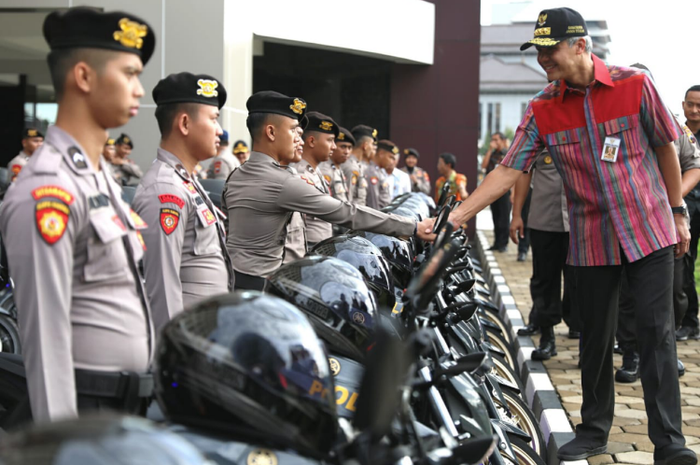 Penyerahan Yamaha V-Ixion R dari Pemerintah Provinsi Jateng untuk Kepolisian Daerah Jateng