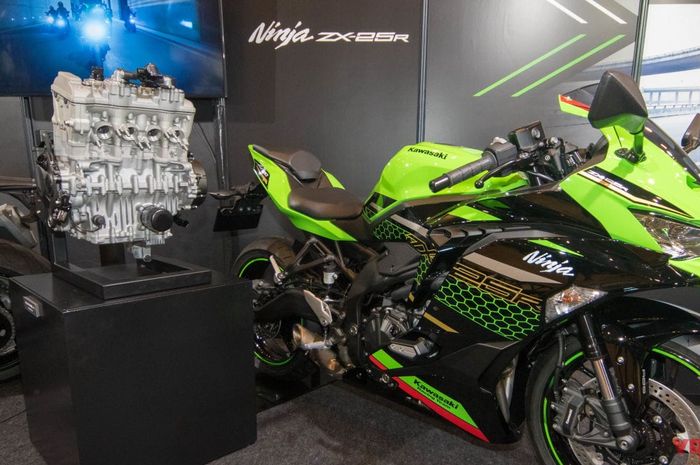 Merdunya suara mesin Kawasaki Ninja 250 4 silinder, bakal masuk Indonesia?