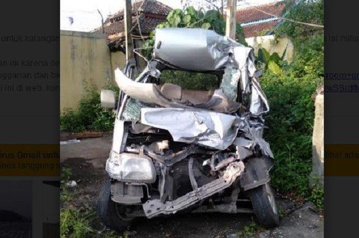 Mobil Grand Max nomor polisi AD 8970 AL ringsek usai kecelakaan di tol Bawen, Rabu (26/2/2020) pagi.  