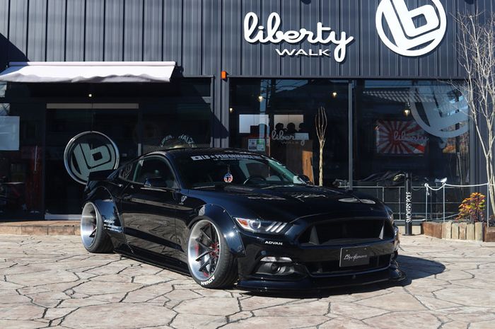 Modifikasi Ford Mustang hasil garapan Liberty Walk