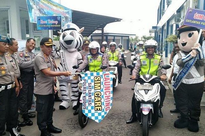 Kapolres Kudus, AKBP Catur Gatot Efendi? meluncurkan SIM Care di Satuan Penyelenggara Administrasi (Satpas) Satlantas Polres Kudus, Rabu (26/2/2020). 