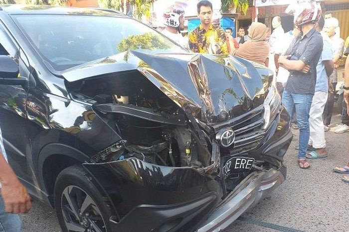 All New Toyota Rush terjang Avanza saat hindari Honda Vario di Bireuen