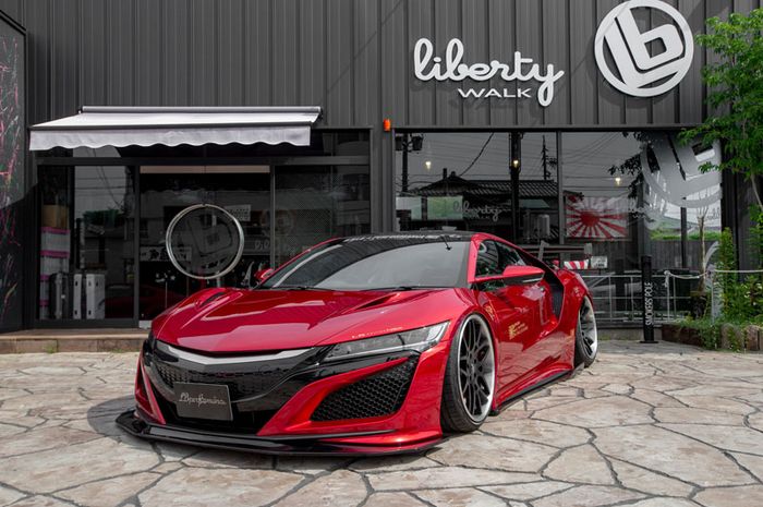 Modifikasi Honda NSX hasil garapan Liberty Walk