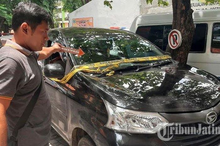 Daihatsu Xenia sebagai barang bukti kasus begal yang ditembak mati polisi hingga ada bekas peluru di bodi