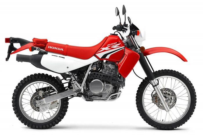 Kehadiran Honda XR650L hanya dibaluti satu warna yaitu Honda Red (warna yang menjadi ciri khas Honda).