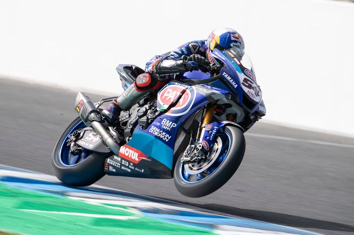 Toprak Razgatlioglu berhasil memenangkan race 1 WSBK Australia 2020 meninggalkan Alex Lowes dan Scott Redding dengan selisih seperseribu detik