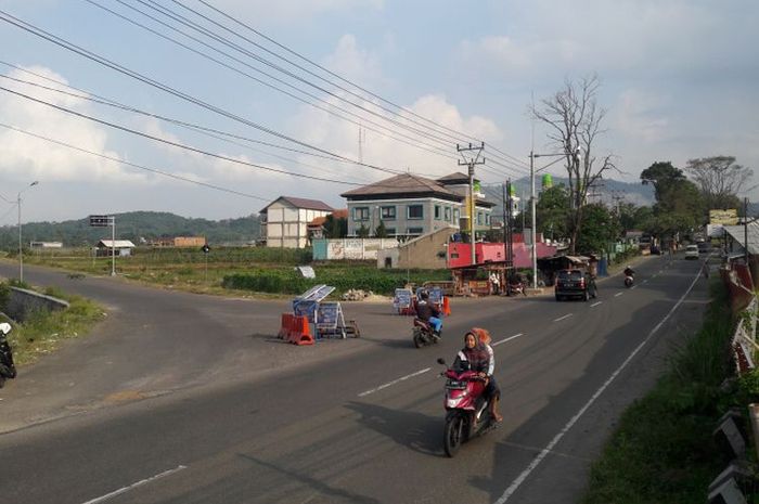Ilustrasi pertigaan jalan by pass leles dari arah Bandung