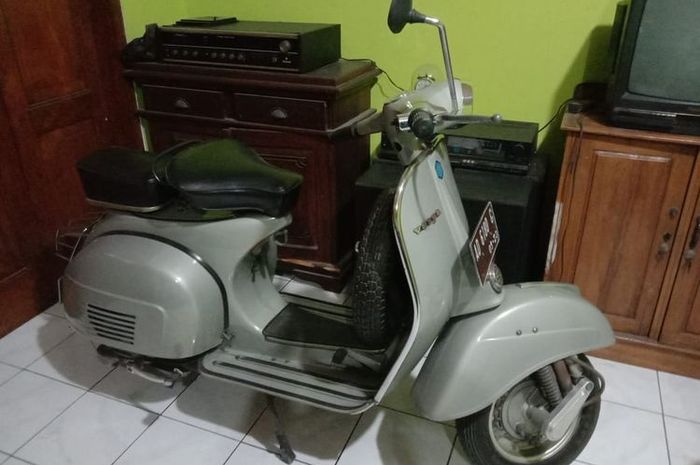 Vespa sprint tahun 1976 milik Kuncoro Atmojo yang ditawarkan Rp 100 juta