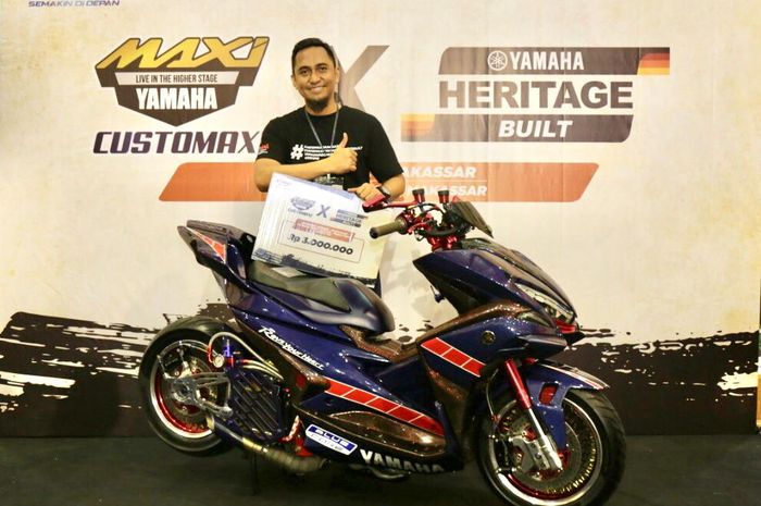 Juara kelas Master Yamaha Aerox Customaxi x Yamaha Heritage Built Makassar