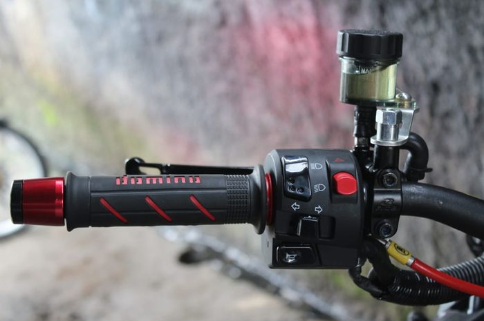 Saklar Kawasaki ER6/Versys 650 terpasang di Honda ADV150