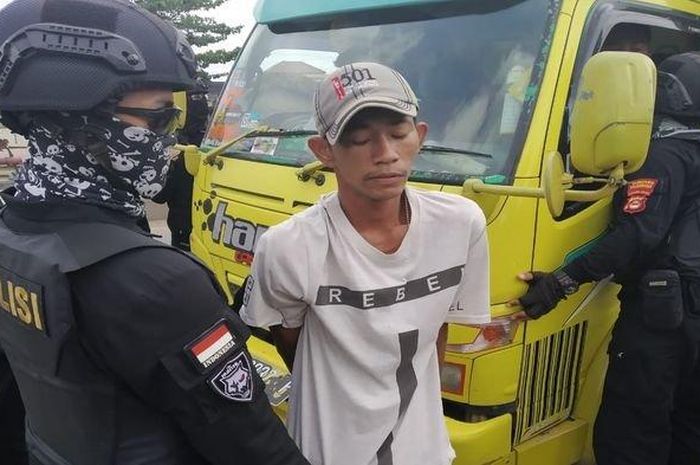 Diduga melakukan aksi pemerasan sopir truk, budi (25), dicomot team hunter Sabhara Polresta Palembang, Senin (2/3). 