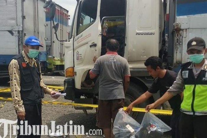 Polisi masih menyelidiki akibat kematian sopir di dalam truk, tubuh melepuh