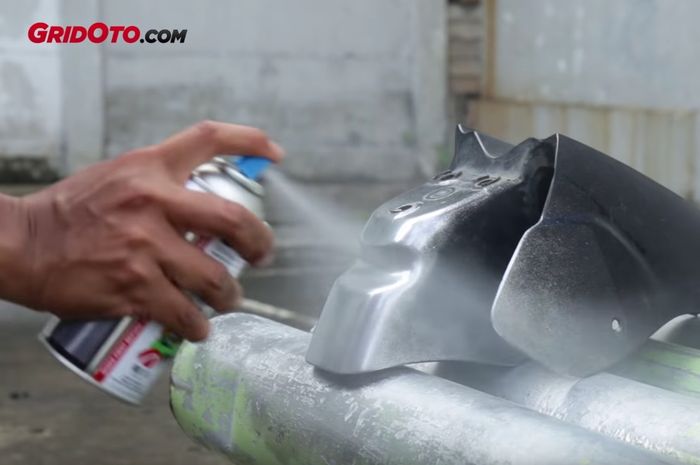 Cat botolan atau Aerosol yang berbahan NC biasanya penyebab cat jadi keriting