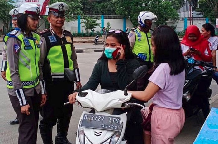 Tidak pakai helm, salah satu target kamera tilang elektronik mobile