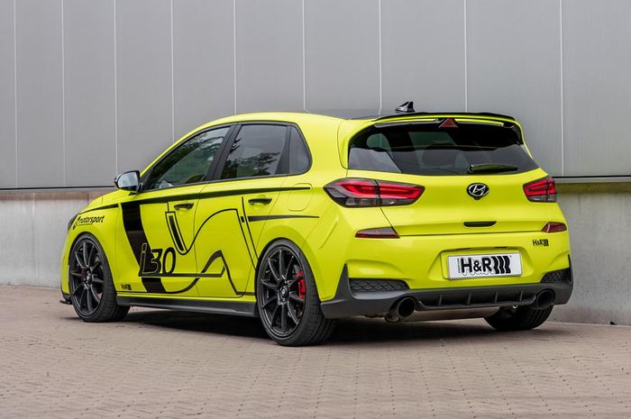 Hyundai i30N dengan tongkrongan sporty