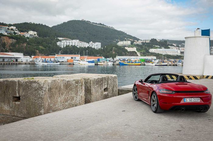 Porsche mengalami kendala pada pengembangan Cayman dan Boxster bermesin listrik