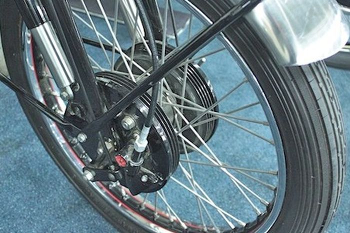 Ilustrasi motor dengan rem tromol