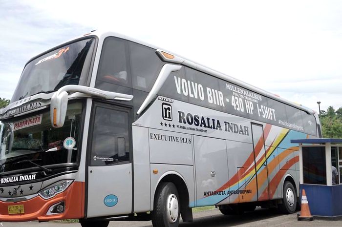 Ilustrasi bus Rosalia Indah yang menggunakan sasis Volvo B11R.