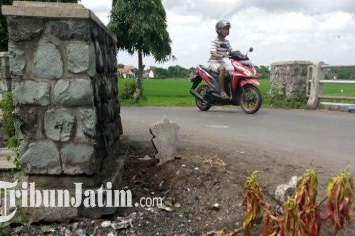 Makam baru yang muncul di tepi Jalan Desa Ngranti, Kecamatan Boyolangu, Kabupaten Tulungagung.  