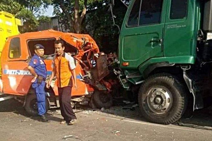 Kecelakaan beruntun terjadi di Jalan Raya Pati-Juwana, Desa Mintomulyo, Kecamatan Juwana, Rabu (11/3/2020) pagi ini sekira pukul 07.30 WIB. 