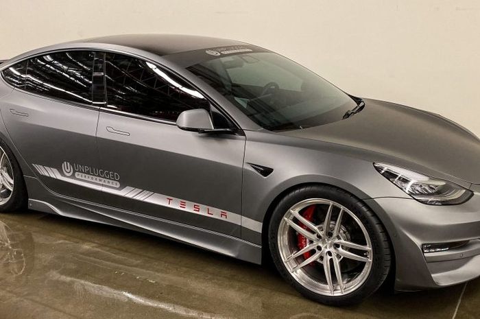 Tesla Model 3 Ascension R garapan Unplugged Performance