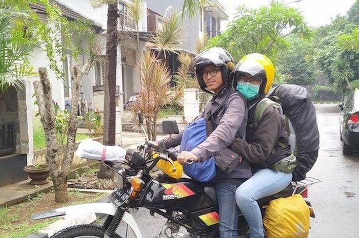 Pasangan suami istri berbulan madu ke Bali pakai Honda Win