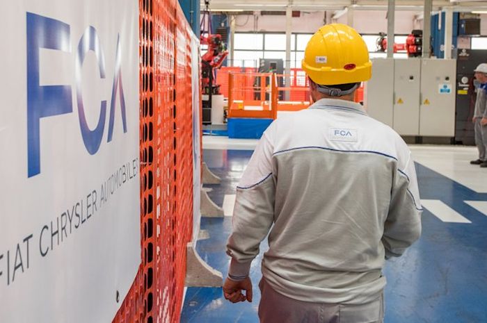 Pabrik otomotif di Eropa mulai menutup operasi pabriknya akibat dari mewabahnya virus Corona di Eropa.