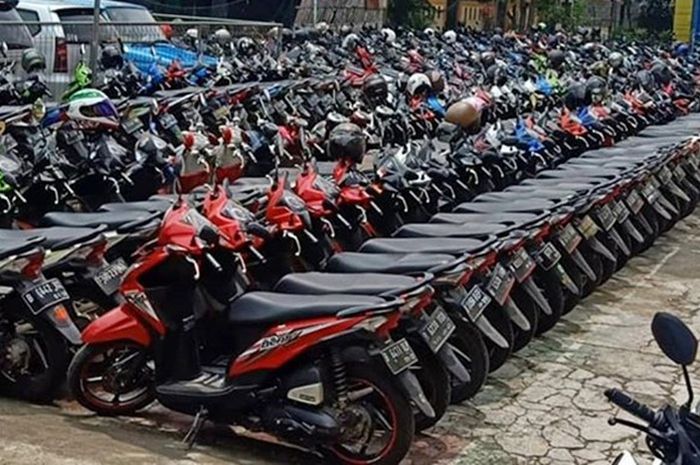 Parkiran SMAN 12 Tangerang disorot karena rapih banget