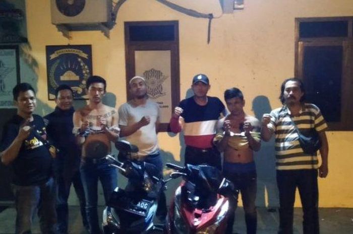 Dua tersangka yakni Jaelani (33) bersama Woko Aji Susanto (35) ditangkap Polsek Tembalang karena melakukan pencurian sepeda motor milik mahasiswa Undip Semarang, Selasa (10/3/2020).